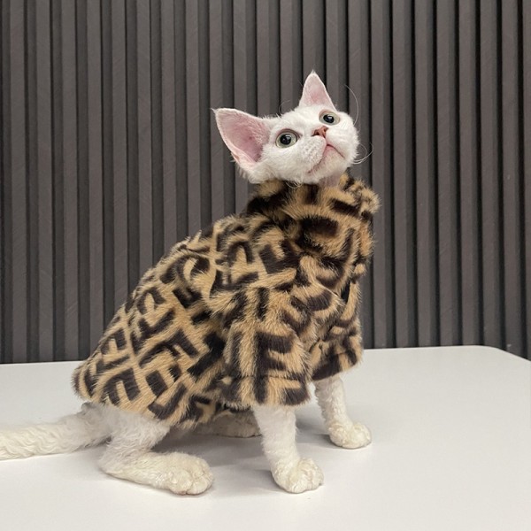 ブランドFendi ペット用品 猫服 冬服 モコモコジャケット フェンディ ネコ 仮皮革コート ふわふわ 暖かい 無毛猫 スフィンクス 防寒ジャケット 子犬服 流行り FF柄 秋冬プルオーバー 厚手カバー かわいい