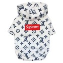 ブランド LV ルイヴィトン Supreme コラボ ペット服 犬服 猫の服 パーカー フード付き 犬用スウェットシャツ 猫のコート コットン製 ドッグウェア 春秋服 ファッション 英字柄 かわいい 柔らかい 着心地よい 小中型犬服 猫服 脱毛保護 お散歩 お出かけ XS~2XL 激安