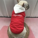 流行り ブランド シュプリーム ペット用品 犬服 綿ベスト Supremeドッグ 猫 綿コート 暖か フード付き 保温ジャケット カッコイイ 高品質 ボタン式 ネコウェア 着脱簡単 ファッション感溢れ お出かけ洋服